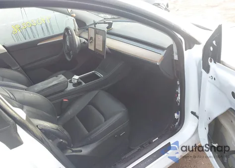 2023 Tesla Model Y Awd/Long Range Dual Motor All-Wheel Drive z USA, uszkodzony, nr VIN 7SAYGDEE3PA125693